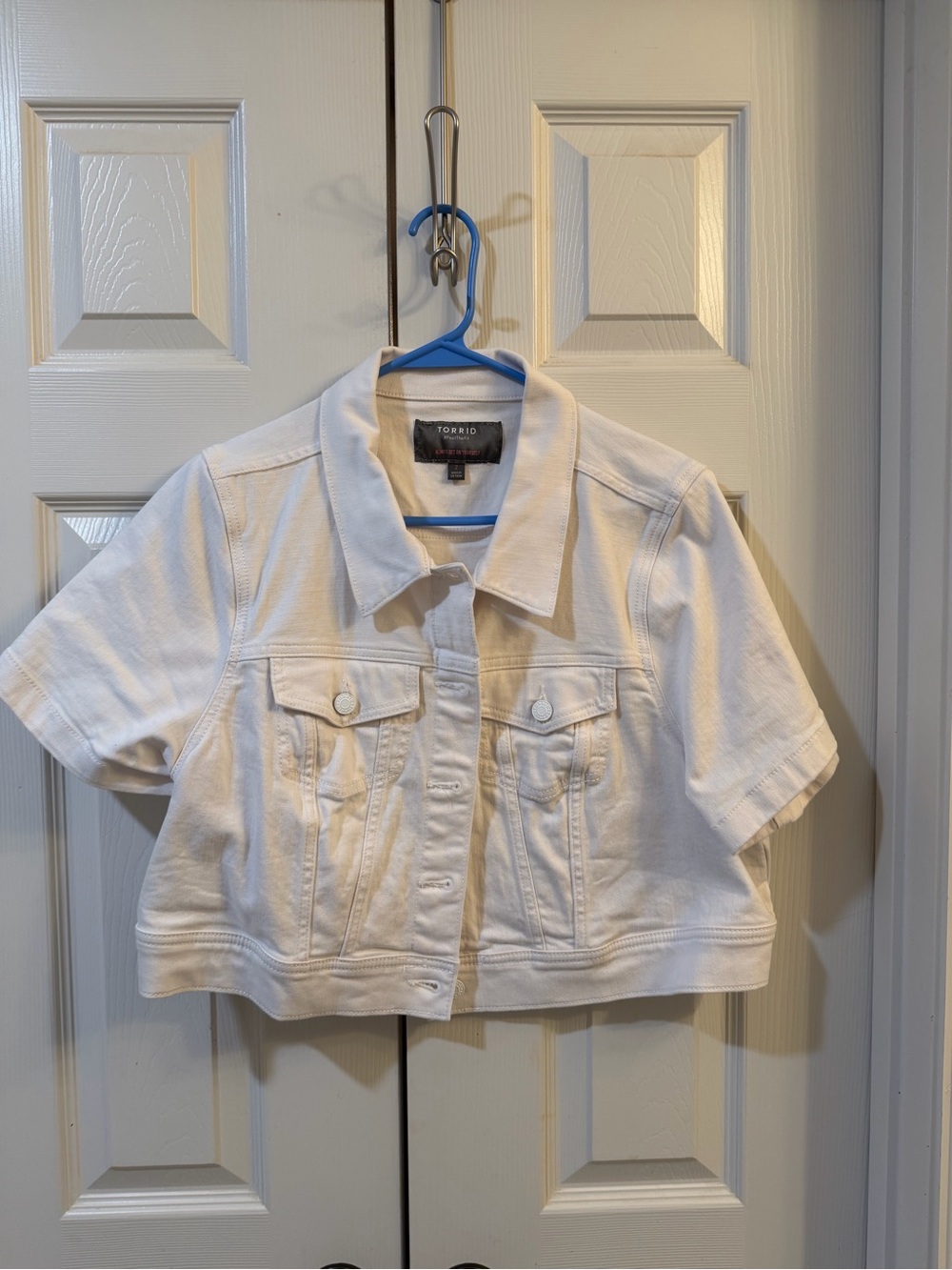 torrid White Cropped Short-Sleeve Denim Jacket